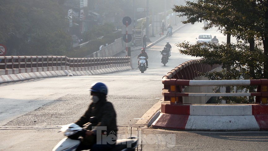 Giao thông các tuyến phố Hà Nội thông thoáng ngày cuối tuần đầu năm 2021 - ảnh 3