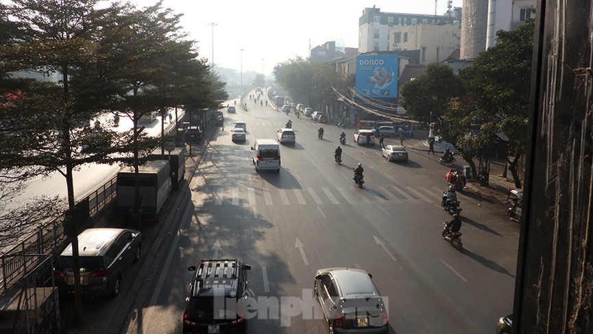Giao thông các tuyến phố Hà Nội thông thoáng ngày cuối tuần đầu năm 2021 - ảnh 4