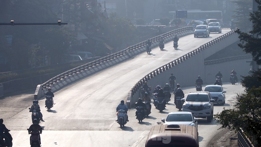 Giao thông các tuyến phố Hà Nội thông thoáng ngày cuối tuần đầu năm 2021 - ảnh 5