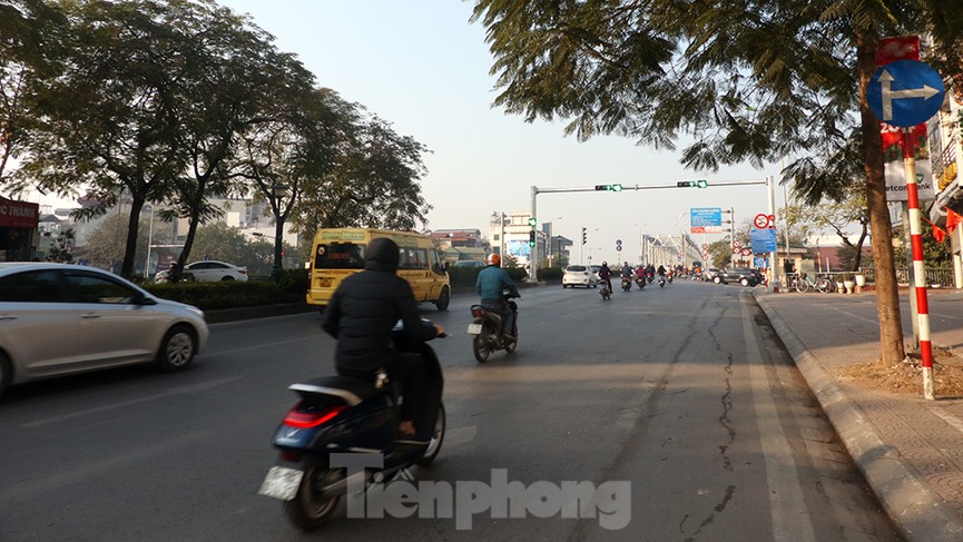 Giao thông các tuyến phố Hà Nội thông thoáng ngày cuối tuần đầu năm 2021 - ảnh 6