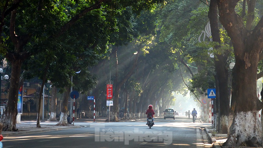 Giao thông các tuyến phố Hà Nội thông thoáng ngày cuối tuần đầu năm 2021 - ảnh 9