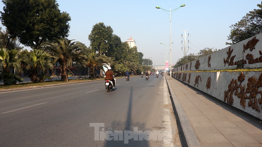 Giao thông các tuyến phố Hà Nội thông thoáng ngày cuối tuần đầu năm 2021 - ảnh 13