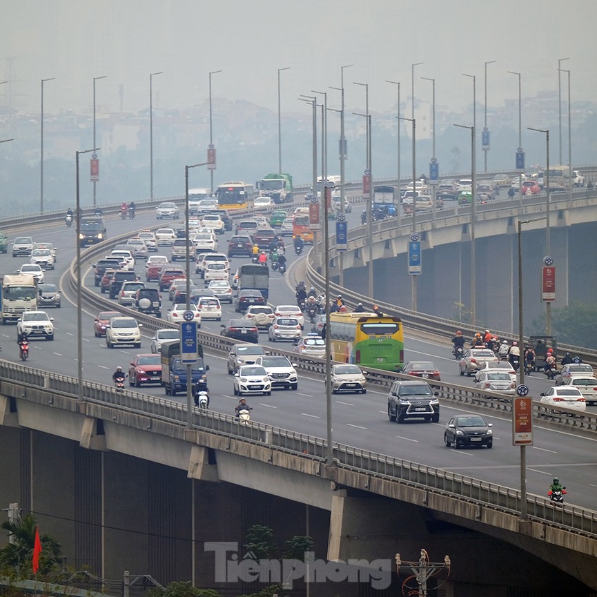 Dòng phương tiện ùn ùn về Hà Nội trong ngày cuối nghỉ Tết Dương lịch - ảnh 7