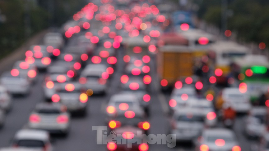 Dòng phương tiện ùn ùn về Hà Nội trong ngày cuối nghỉ Tết Dương lịch - ảnh 12