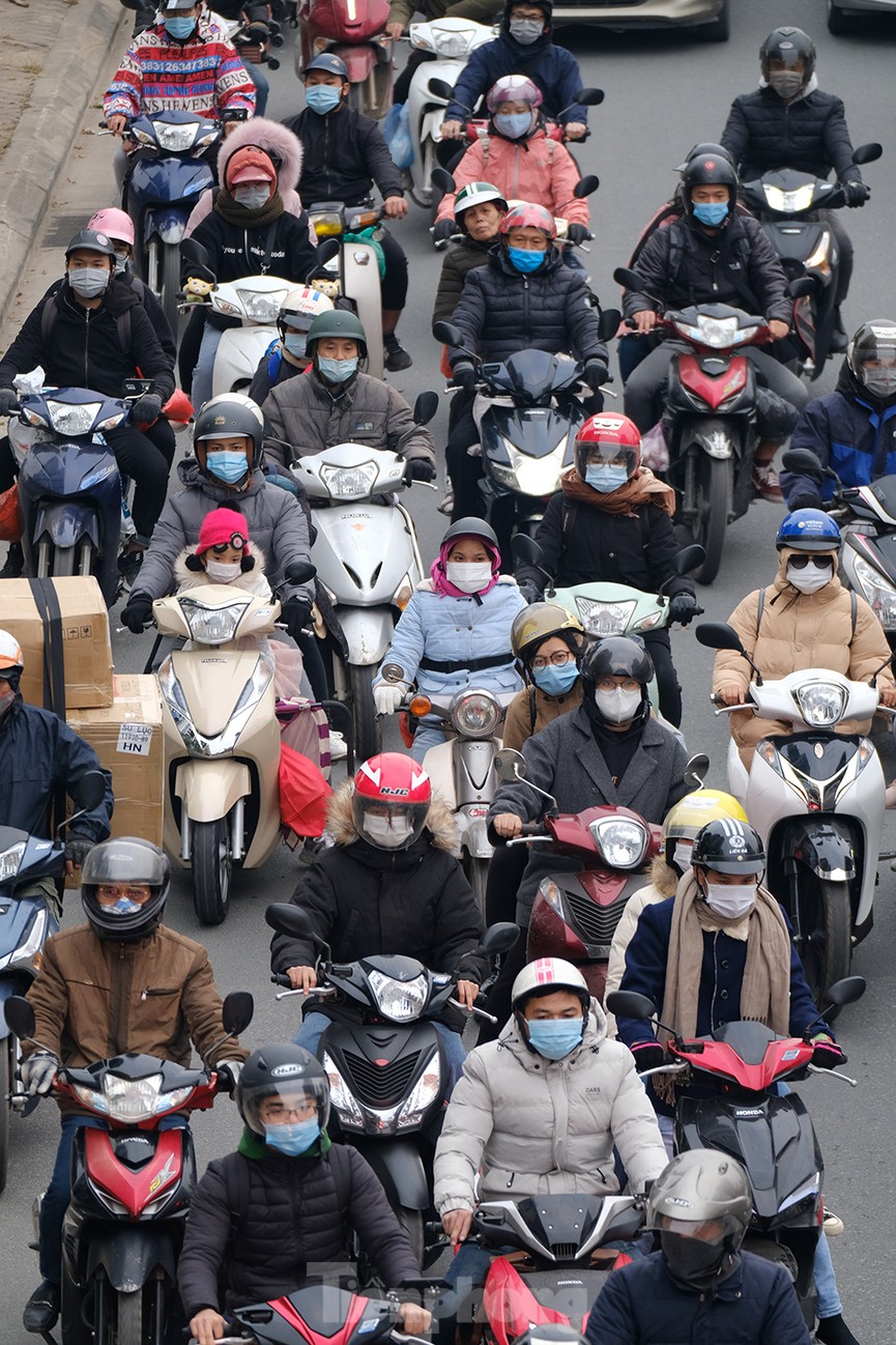 Dòng phương tiện ùn ùn về Hà Nội trong ngày cuối nghỉ Tết Dương lịch - ảnh 13