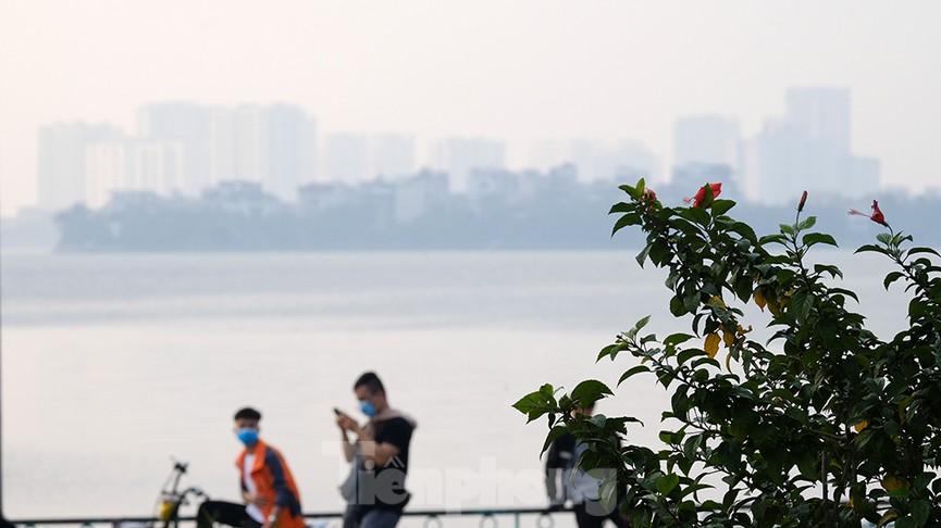 Vì sao Hà Nội bị sương mù bao phủ, bụi mịn dày đặc - ảnh 5