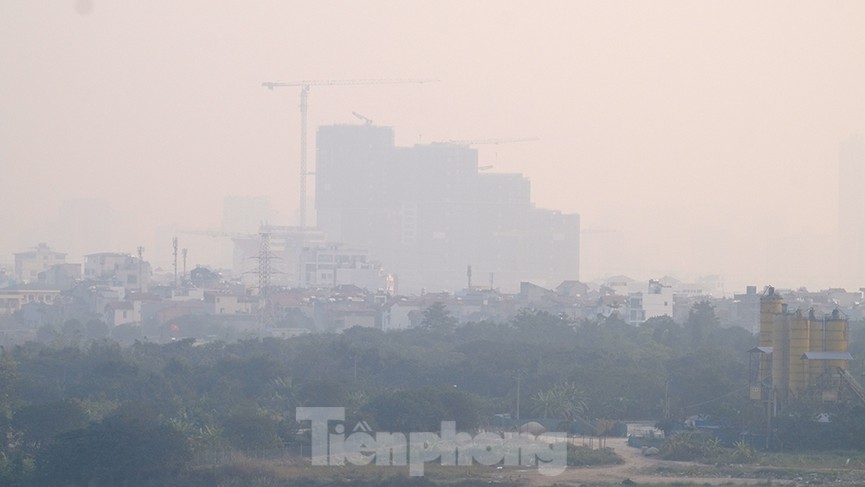 Vì sao Hà Nội bị sương mù bao phủ, bụi mịn dày đặc - ảnh 6