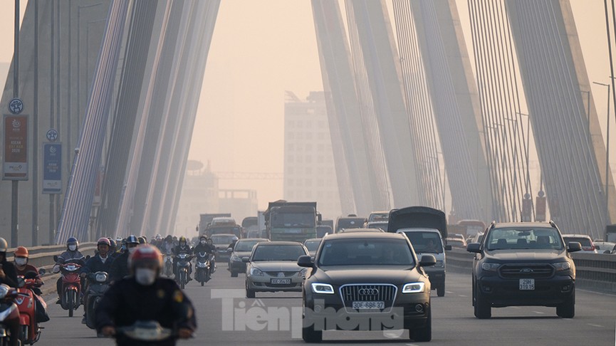 Vì sao Hà Nội bị sương mù bao phủ, bụi mịn dày đặc - ảnh 11