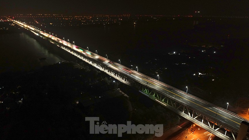 Ngắm cầu Thăng Long lung linh trong màn đêm - ảnh 5