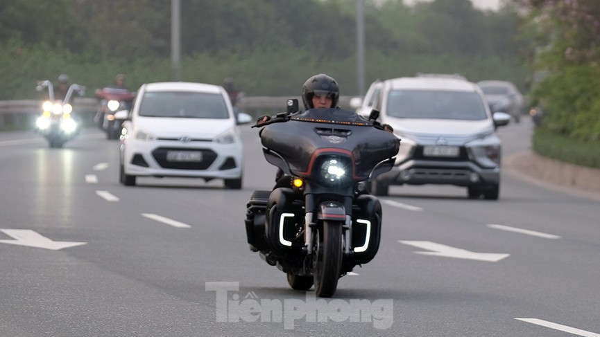 Lạnh gáy cảnh 'đua' xe đạp, lái ba gác trên đại lộ Võ Nguyên Giáp - ảnh 5