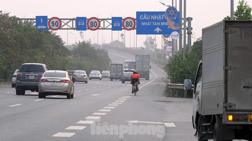 Lạnh gáy cảnh 'đua' xe đạp, lái ba gác trên đại lộ Võ Nguyên Giáp - ảnh 8