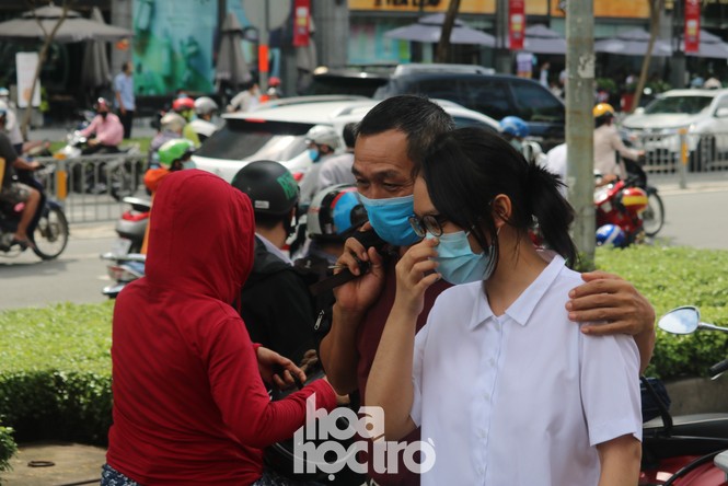 TP HCM: Teen không giấu vui mừng vì đề thi Văn, giáo viên nhận định vừa sức học sinh - ảnh 6