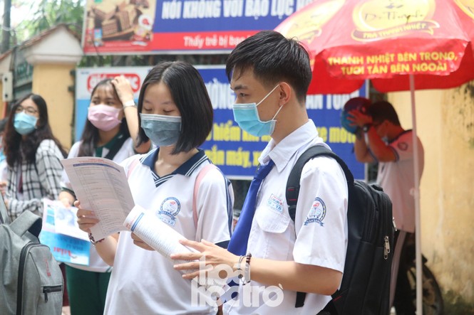 Kết thúc buổi thi sáng 10/08, sĩ tử có cảm nghĩ trái chiều về bài thi Tổ hợp - ảnh 6
