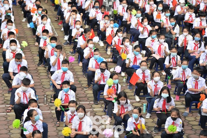 Lễ khai giảng đặc biệt tại Hà Nội: Tween và teen đeo khẩu trang chống dịch - ảnh 2