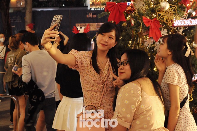 Tạm gác lại những