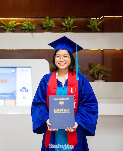 Nữ thủ khoa UEH chia sẻ kinh nghiệm kiếm việc làm khi vừa tốt nghiệp - ảnh 1