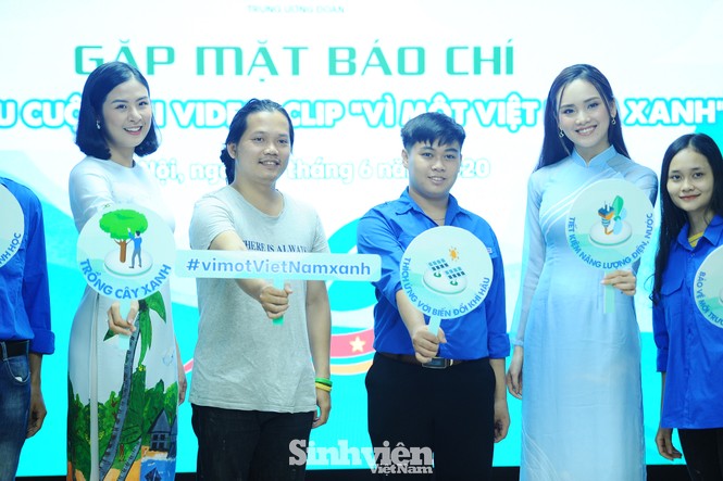 Hoa hậu Ngọc Hân cùng các bạn trẻ hưởng ứng