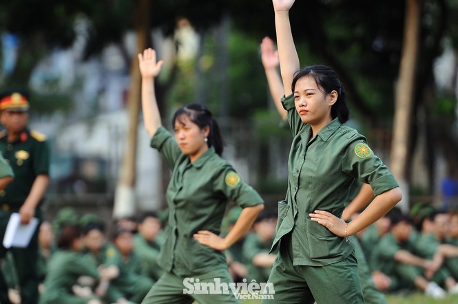 Ngắm nhìn nữ sinh Học viện Nông nghiệp hăng say tập đội ngũ - ảnh 12