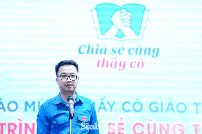 Trao sổ tiết kiệm tặng 63 giáo viên người dân tộc thiểu số - ảnh 2