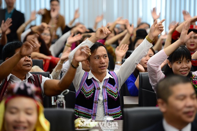Nhiều thầy, cô giáo đã hy sinh cả tuổi trẻ để chăm lo cho học sinh như con em mình - ảnh 5