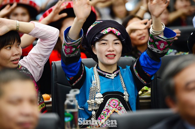 Nhiều thầy, cô giáo đã hy sinh cả tuổi trẻ để chăm lo cho học sinh như con em mình - ảnh 4