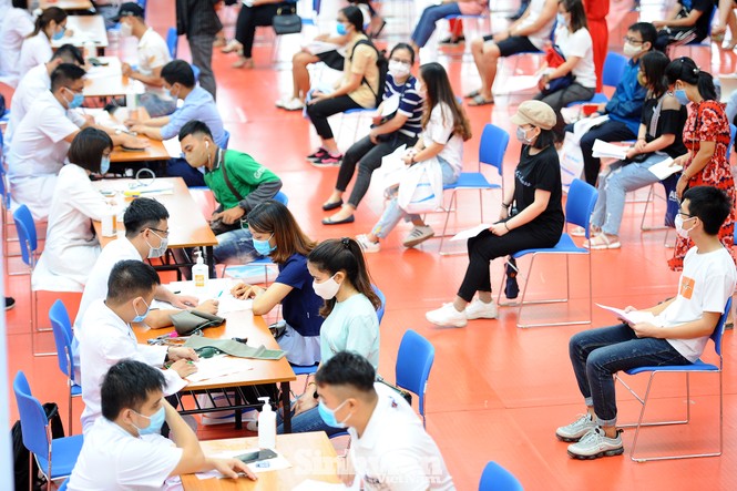 Hàng ngàn bạn trẻ tham gia chương trình hiến máu