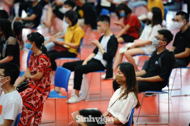 Hàng ngàn bạn trẻ tham gia chương trình hiến máu