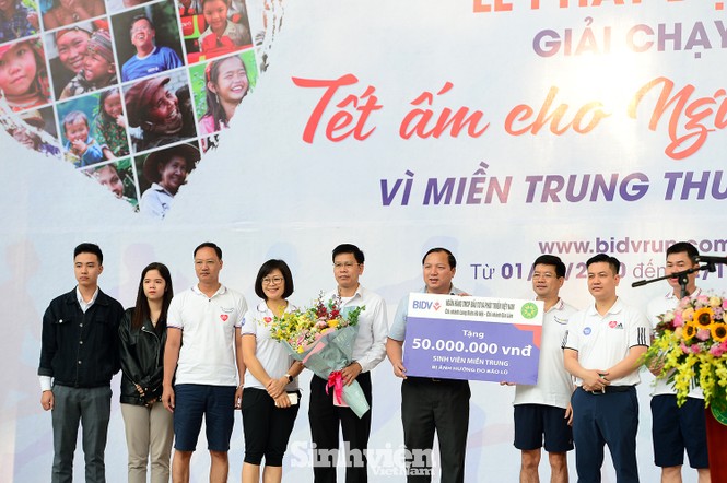 Gần 20.000 sinh viên tham gia giải chạy ủng hộ đồng bào miền Trung - ảnh 3