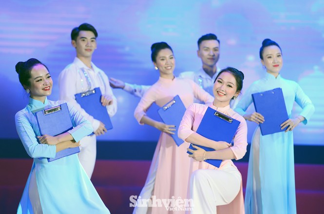 Mỗi tấm gương thầy, cô giáo trẻ tiêu biểu là một câu chuyện đẹp - ảnh 5