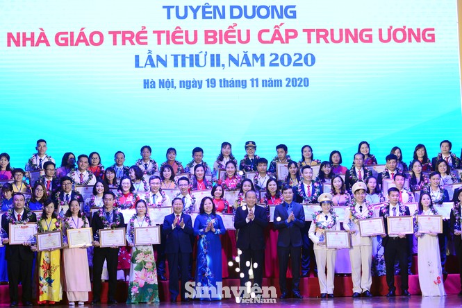 Mỗi tấm gương thầy, cô giáo trẻ tiêu biểu là một câu chuyện đẹp - ảnh 6