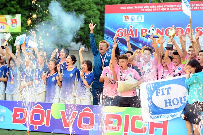 Những khoảnh khắc ấn tượng tại giải bóng đá sinh viên - ảnh 1