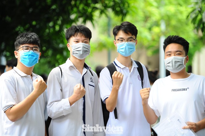 Bộ GD - ĐT yêu cầu tăng cường phòng, chống dịch COVID-19 trong trường học - ảnh 1