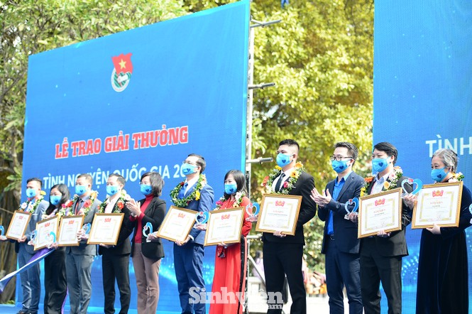 10 gương mặt nhận giải thưởng Tình nguyện Quốc gia năm 2020 - ảnh 3