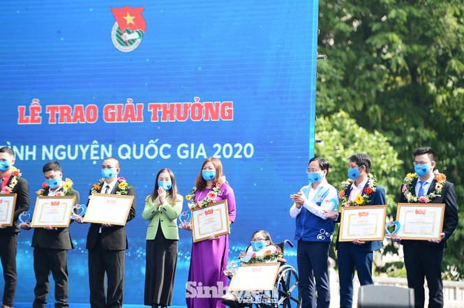 10 gương mặt nhận giải thưởng Tình nguyện Quốc gia năm 2020 - ảnh 1