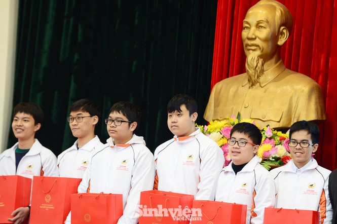 Vinh danh 24 học sinh giành giải Olympic quốc tế năm 2020 - ảnh 1