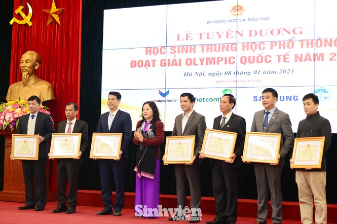 Vinh danh 24 học sinh giành giải Olympic quốc tế năm 2020 - ảnh 2