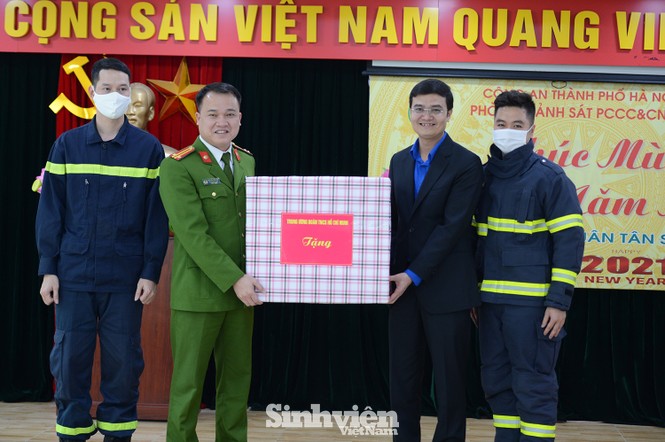 Lãnh đạo T.Ư Đoàn chúc Tết cán bộ, chiến sĩ phòng cháy chữa cháy - ảnh 1