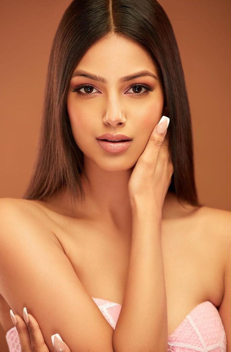 Nhan sắc hoàn hảo tựa 'nữ thần' của nữ diễn viên Ấn Độ vừa đăng quang Miss Universe 2021 ảnh 1