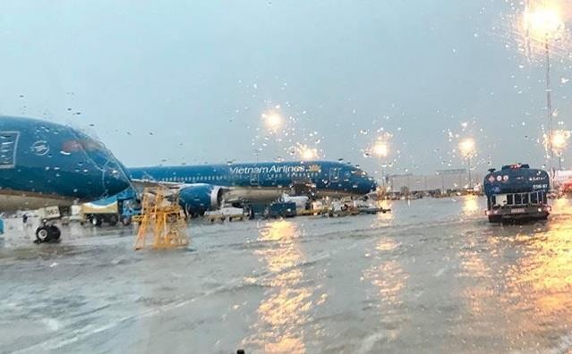 Tạm đóng cửa một số sân bay trong vùng đổ bộ của siêu bão Noru ảnh 1
