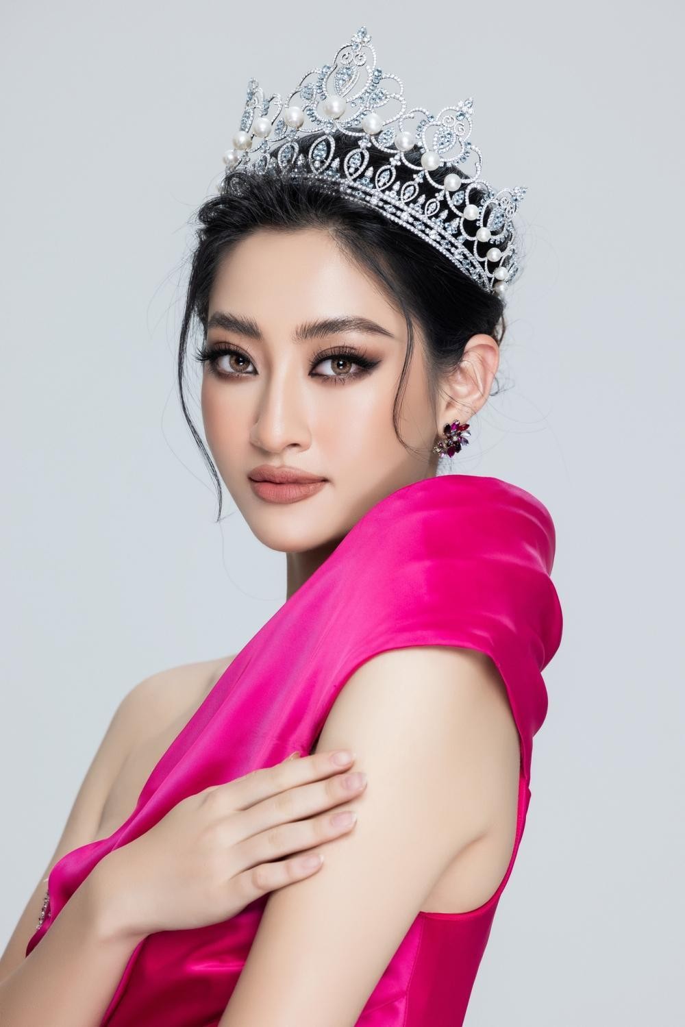 Giải Thưởng Vương Miện Miss World Vietnam Và Miss Universe Vietnam Bên Nào Giá Trị Hơn