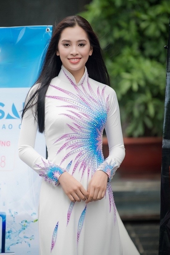 Hành trình đến vương miện của tân Hoa hậu Trần Tiểu Vy ảnh 1