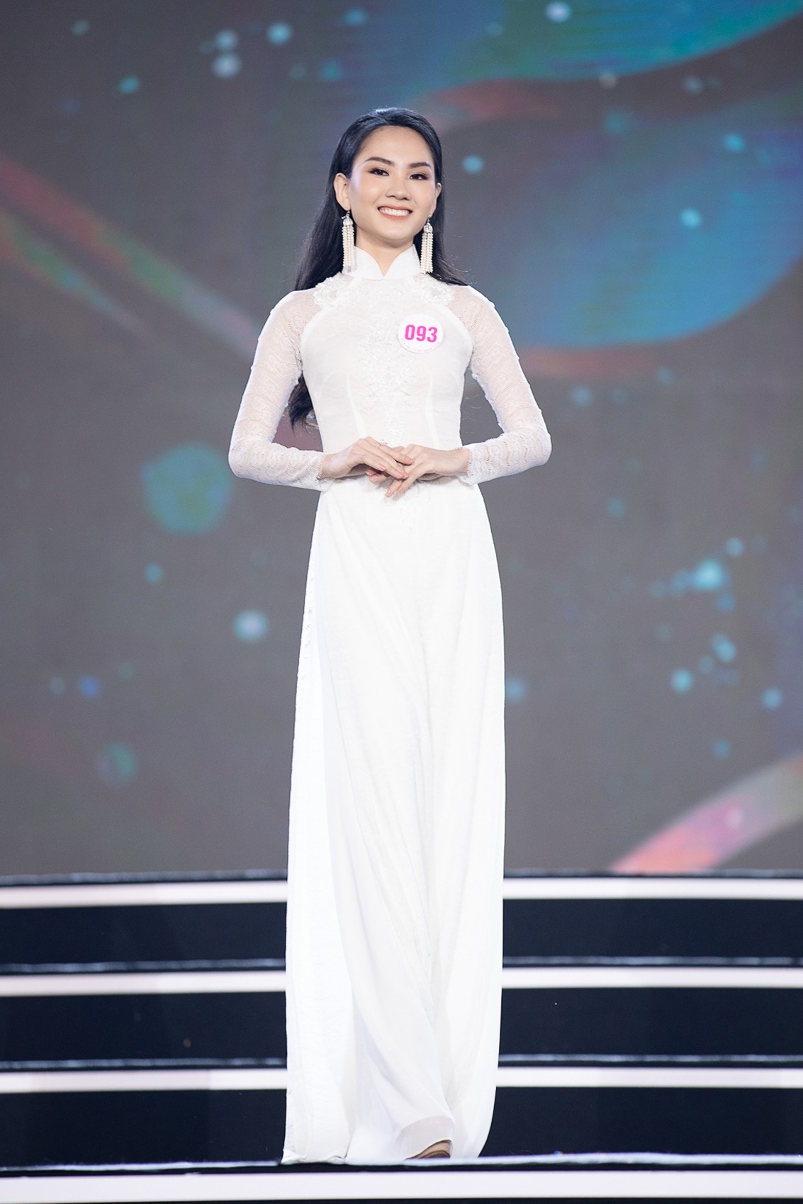 Màn trình diễn áo dài đong đầy cảm xúc của Top 59 thí sinh Hoa hậu Việt Nam 2020 ảnh 17