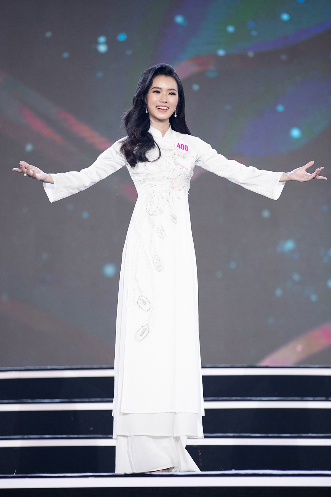 Màn trình diễn áo dài đong đầy cảm xúc của Top 59 thí sinh Hoa hậu Việt Nam 2020 ảnh 8