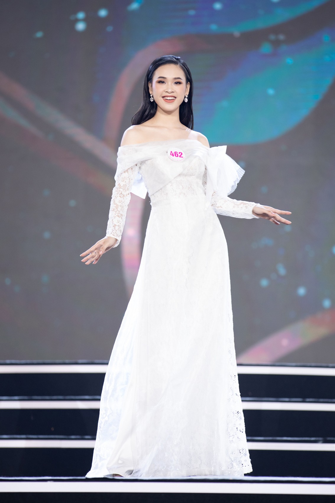 Màn trình diễn áo dài đong đầy cảm xúc của Top 59 thí sinh Hoa hậu Việt Nam 2020 ảnh 20
