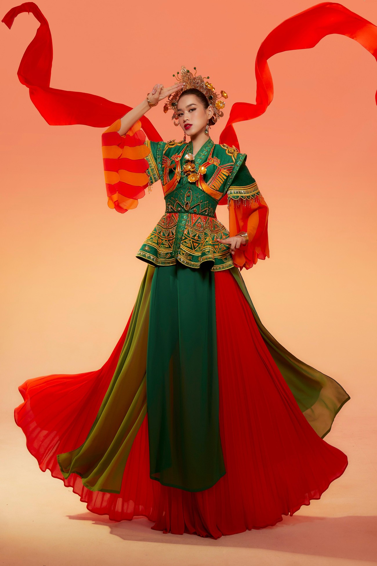 Loạt trang phục lộng lẫy, sexy mà Đỗ Thị Hà mang tới Miss World 2021 ảnh 11