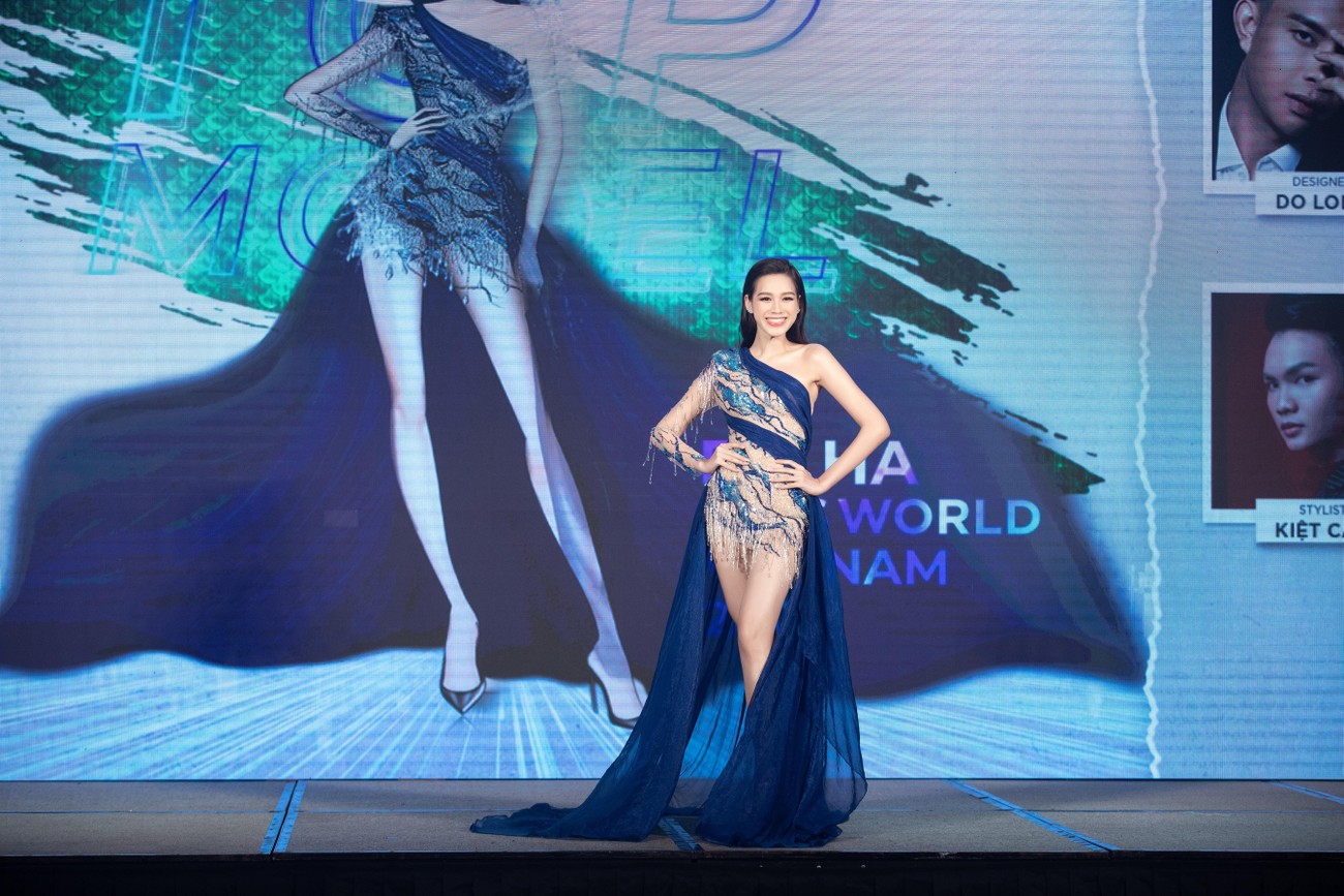 Loạt trang phục lộng lẫy, sexy mà Đỗ Thị Hà mang tới Miss World 2021 ảnh 9