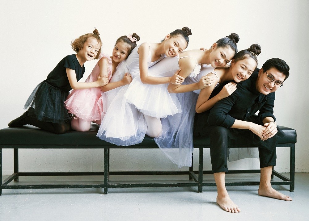 Rời ghế nóng, Quang Đại chia sẻ bộ ảnh cực dễ thương cùng các thí sinh "Model Kid Vietnam" ảnh 3