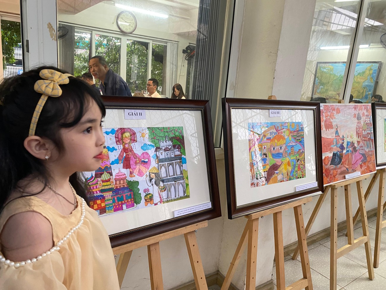 Trao 16 giải thưởng cho học sinh vẽ tranh về tình đoàn kết Việt - Nga ảnh 7