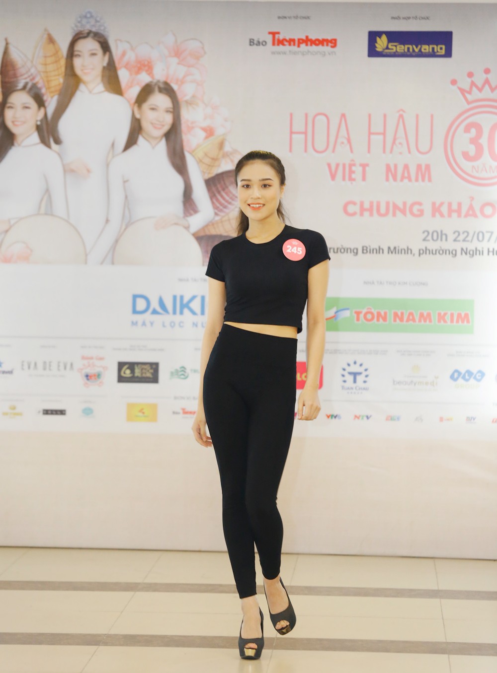 Thí sinh chung khảo phía Bắc HHVN 2018 say sưa luyện catwalk ảnh 6