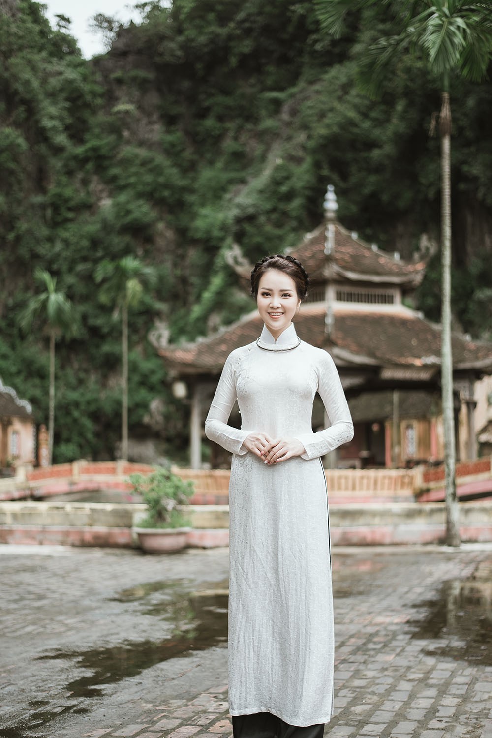 Á hậu Thuỵ Vân khoe giọng ngọt ngào hát quan họ trong MV thứ 2 ảnh 1